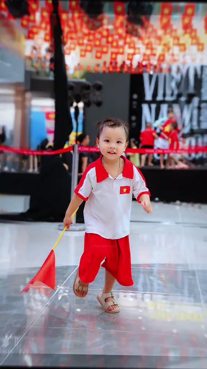 Công dân nhí mừng 30/4 – 1/5