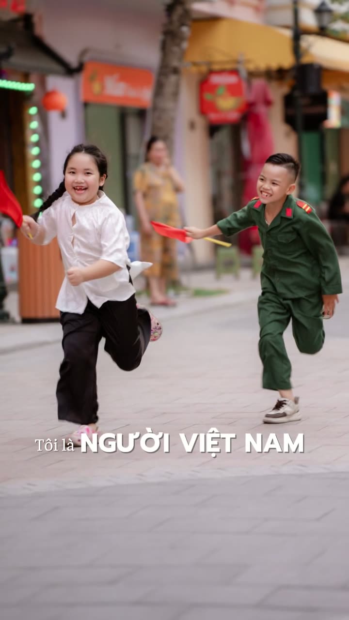 Quỳnh Anh, Gia Bảo, Hà My mừng 30/4