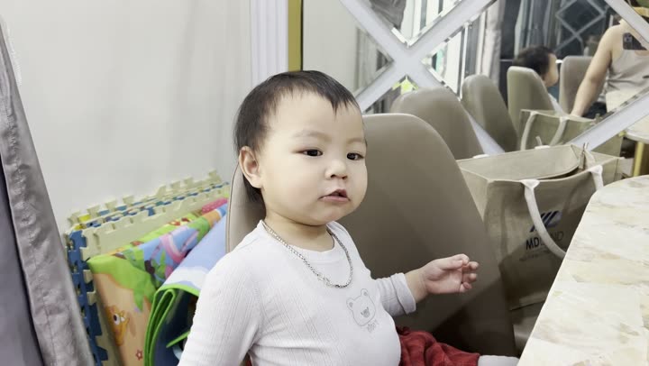 Quỳnh Anh hát bài về Mẹ