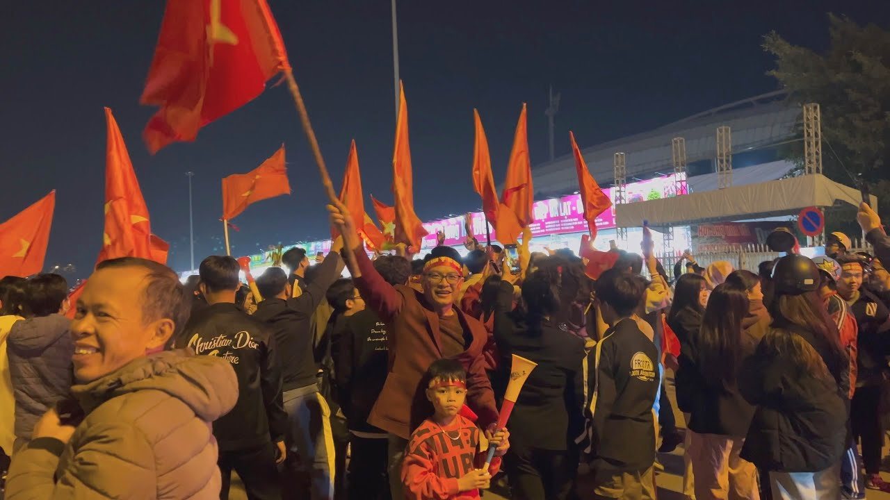 Đi bão mừng tuyển Việt Nam vô địch AFF Cup 2024 — SVĐ Mỹ Đình