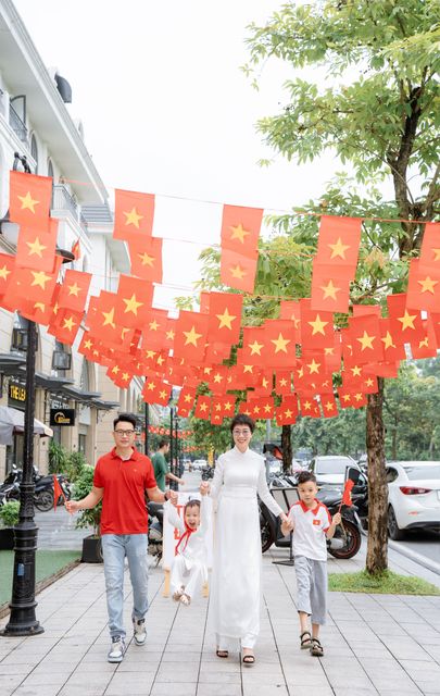 Cả nhà xuống phố cờ hoa mừng Tết Độc Lập — ảnh 3