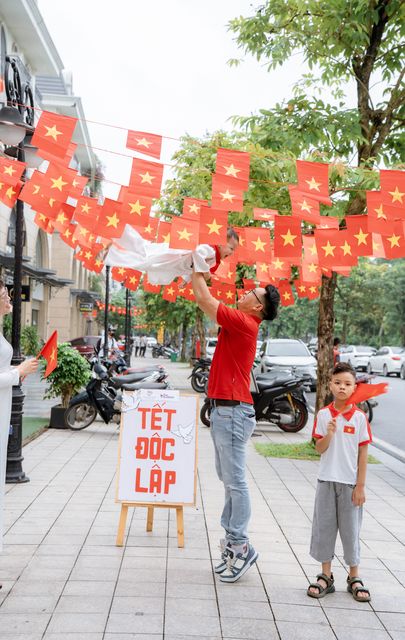 Cả nhà xuống phố cờ hoa mừng Tết Độc Lập — ảnh 6