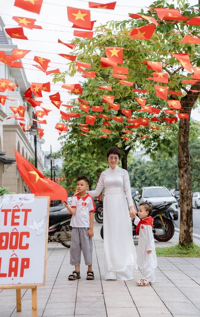 Cả nhà xuống phố cờ hoa mừng Tết Độc Lập — ảnh 10