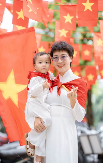Cả nhà xuống phố cờ hoa mừng Tết Độc Lập — ảnh 12