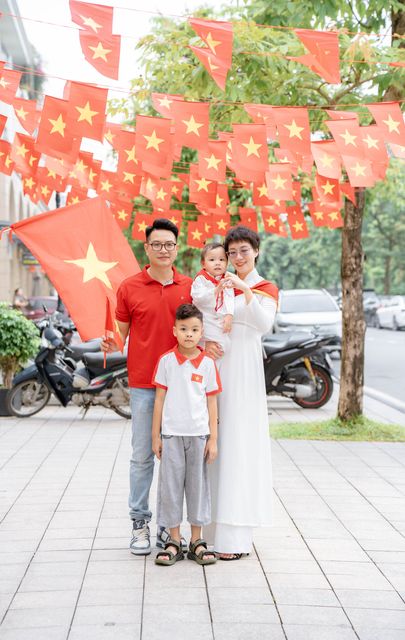 Cả nhà xuống phố cờ hoa mừng Tết Độc Lập — ảnh 14