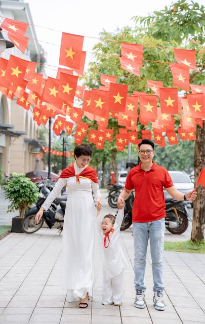Cả nhà xuống phố cờ hoa mừng Tết Độc Lập — ảnh 15