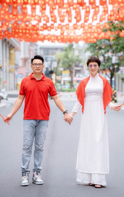 Áo dài trắng, khăn rằn đỏ giữa rừng cờ Tổ quốc — ảnh 19
