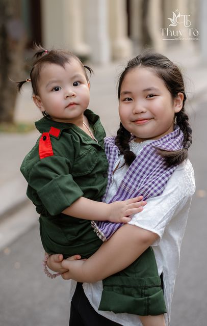 Ba thế hệ trên con phố treo cờ mừng Quốc Khánh — ảnh 55