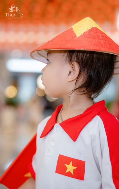 Bé Quỳnh Anh mừng Quốc Khánh ở trung tâm thương mại — ảnh 81