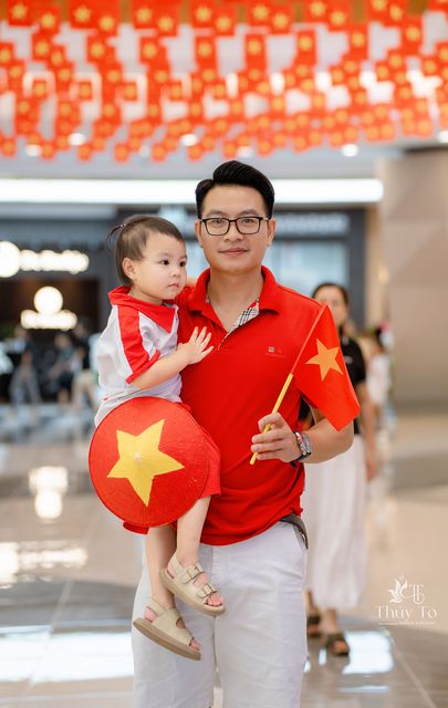 Bé Quỳnh Anh mừng Quốc Khánh ở trung tâm thương mại — ảnh 82