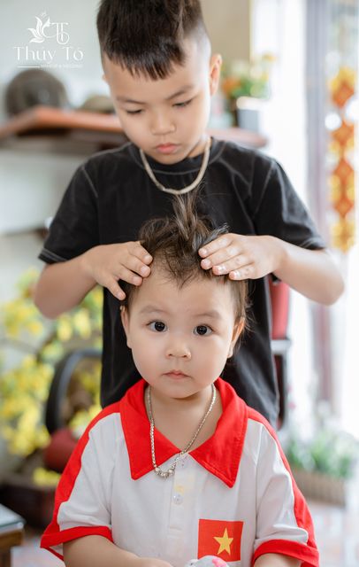 Bà nội và các cháu — bức ảnh của một gia đình Việt