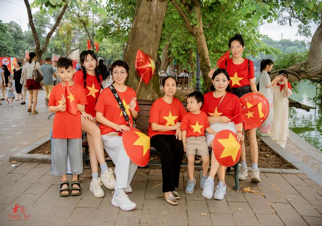 Cầu Thê Húc và cây cổ thụ bên Hồ Gươm — ảnh 154