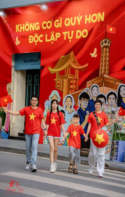 Bức tranh tường “Không có gì quý hơn Độc lập, Tự do”