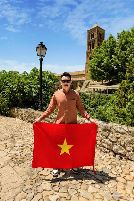 Lá cờ Việt Nam tung bay nơi trời Âu — ảnh 173